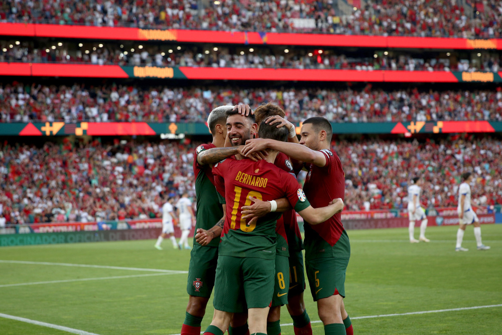  梅斯德比战万人空巷激情四射  